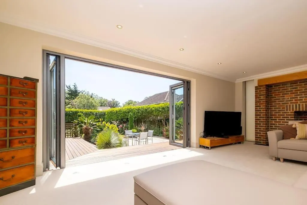 Stunning 5-Bed 3-Bath House Close To The Sea! Hove Vakantiehuis
