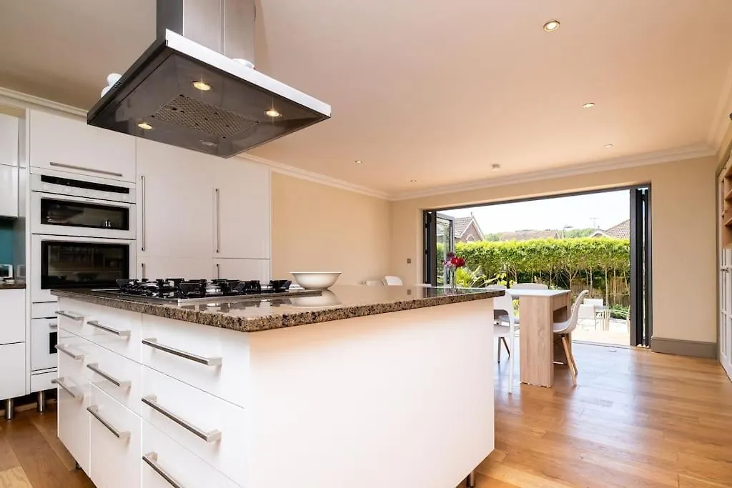 Stunning 5-Bed 3-Bath House Close To The Sea! Hove 0*,  Verenigd Koninkrijk