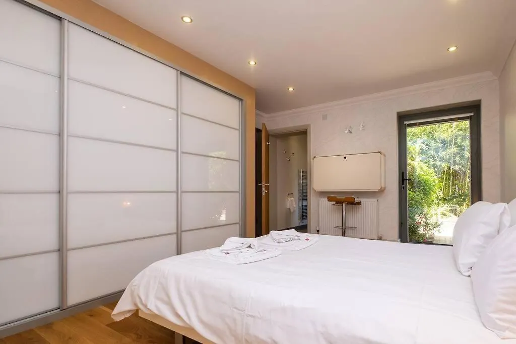Stunning 5-Bed 3-Bath House Close To The Sea! Hove
