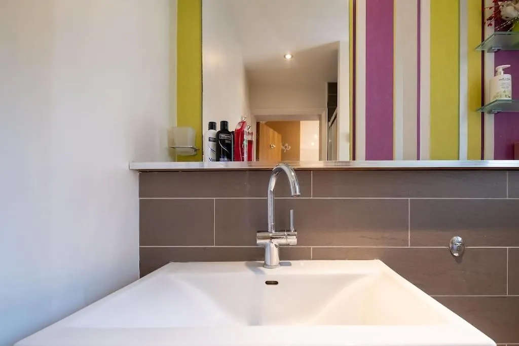 Stunning 5-Bed 3-Bath House Close To The Sea! Hove 0*,