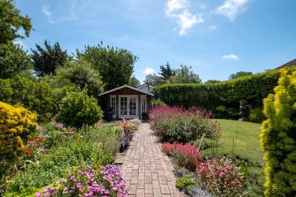 Stunning 5-Bed 3-Bath House Close To The Sea! Hove