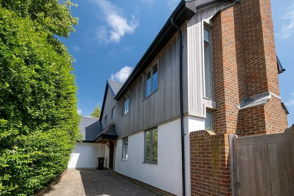 Stunning 5-Bed 3-Bath House Close To The Sea! Hove 0*,