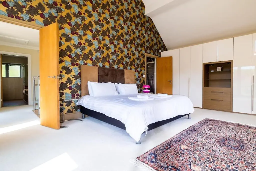 Stunning 5-Bed 3-Bath House Close To The Sea! Hove 0*,