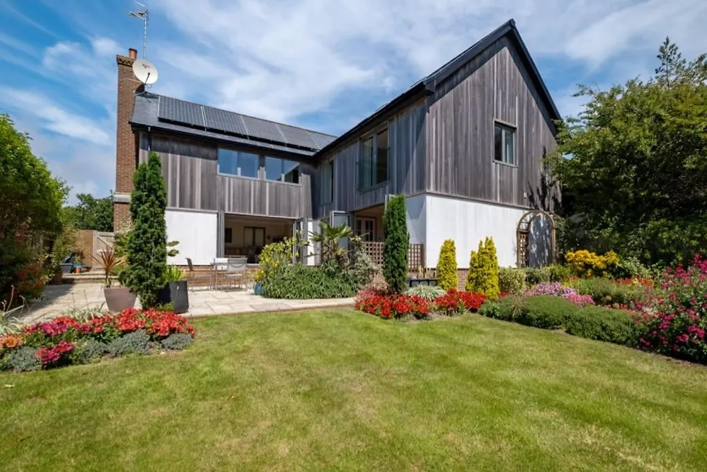 Stunning 5-Bed 3-Bath House Close To The Sea! Hove